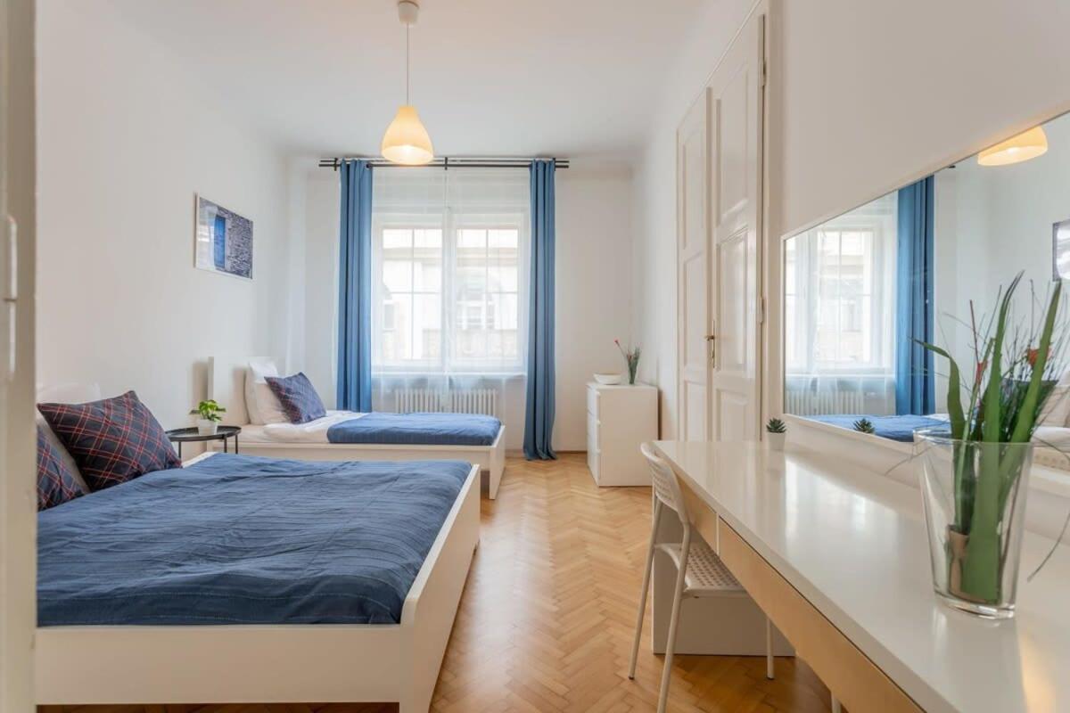 Home Away From Home In The Center Boedapest Buitenkant foto
