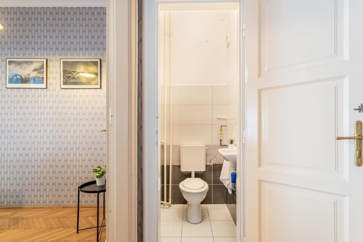 Home Away From Home In The Center Boedapest Buitenkant foto